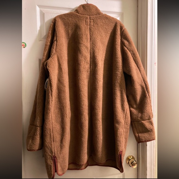 Old Navy Women’s Sherpa Coat - Picture 2 of 2